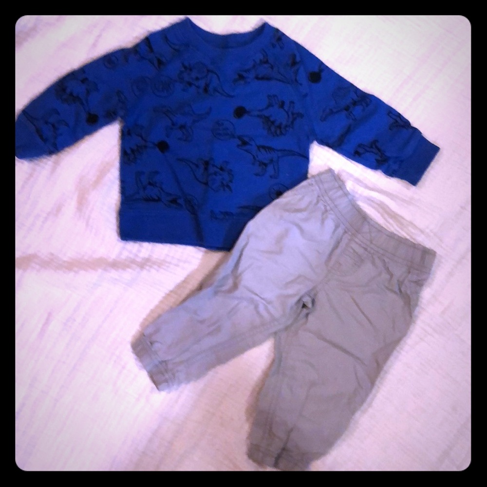 Carter’s Dinosaur 9month Sweater/Pant Set EUC